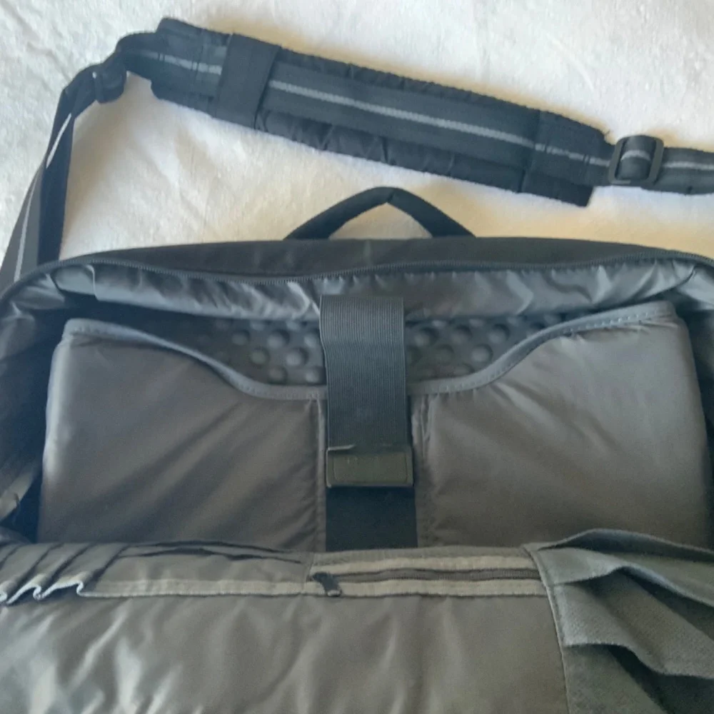Dell DP458 Nylon Laptop Notebook Briefcase Black Carry Case Shoulder Bag